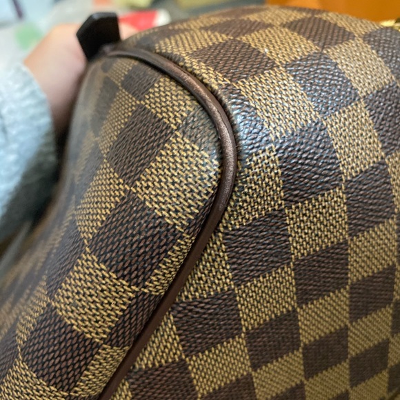 Authentic Louis Vuitton Belem MM - Picture 5 of 13